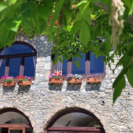 Hotel La Fonda Dels Pirineus Macanet De Cabrenys Bagian luar foto