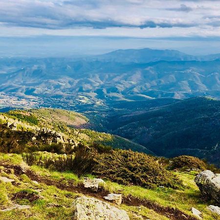 Hotel La Fonda Dels Pirineus Macanet De Cabrenys Bagian luar foto