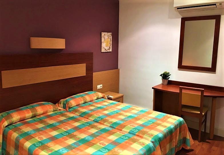 Hotel La Fonda Dels Pirineus Macanet De Cabrenys Bagian luar foto