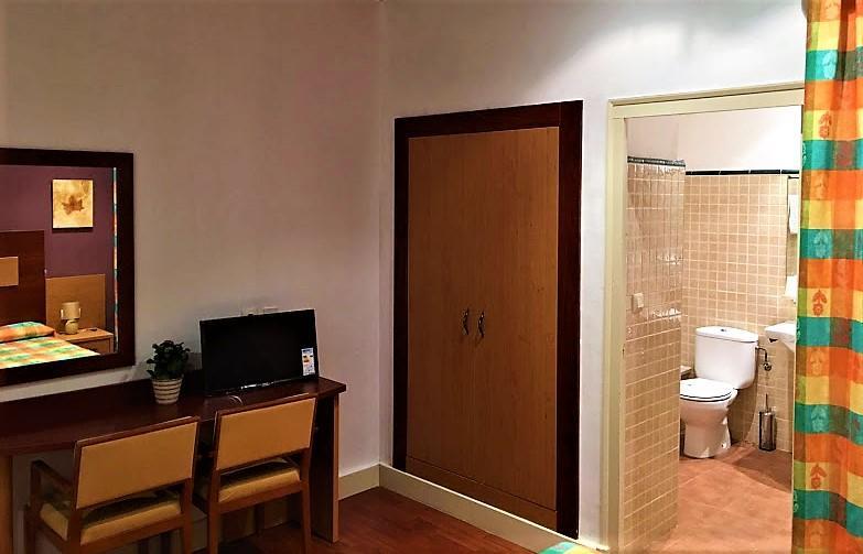 Hotel La Fonda Dels Pirineus Macanet De Cabrenys Bagian luar foto